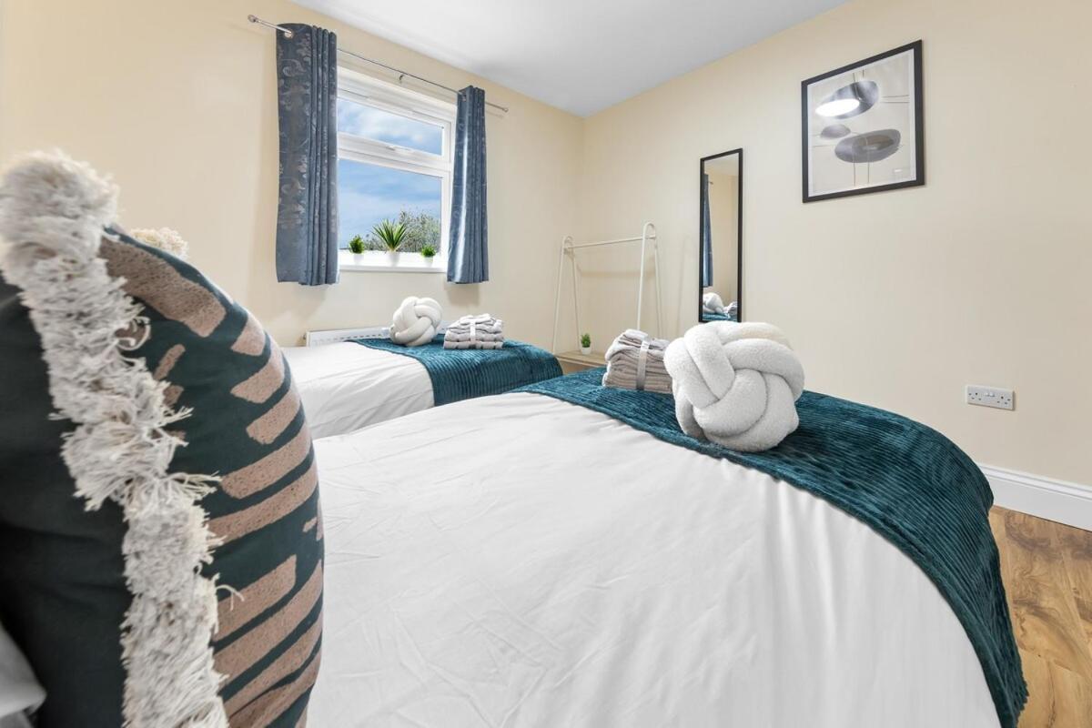 Lovely 4-br In Leyton - Sleeps 14, Near Tube * Londres